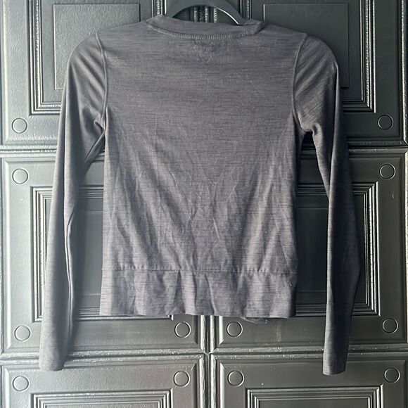 Old Navy Active top - Picture 2 of 2